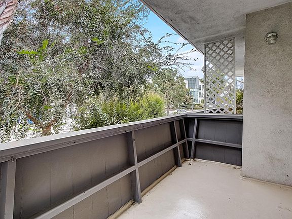 2nd image of 1800 Prosser Ave #9