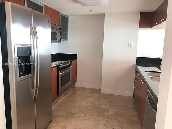 3rd image of 1800 N Bayshore Dr APT 2609
