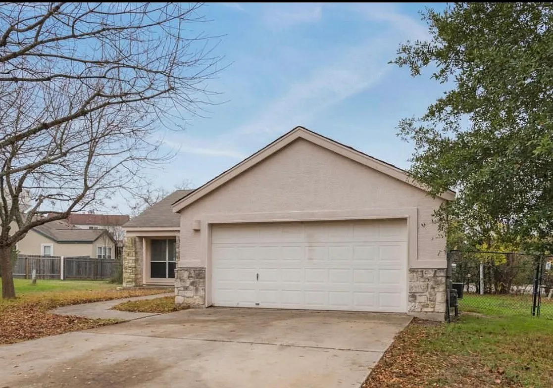 3 bed, 1348 sqft, $1,850 — Photo 1