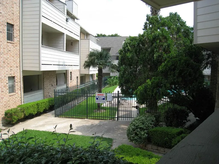 2500 Burleson Rd #402 — Photo 22