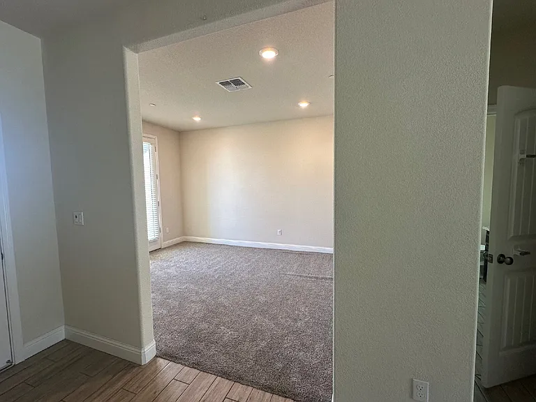 2494 Valdes Dr — Photo 10