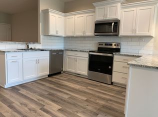 9915 Keystone Dr, Lincoln, NE 68516