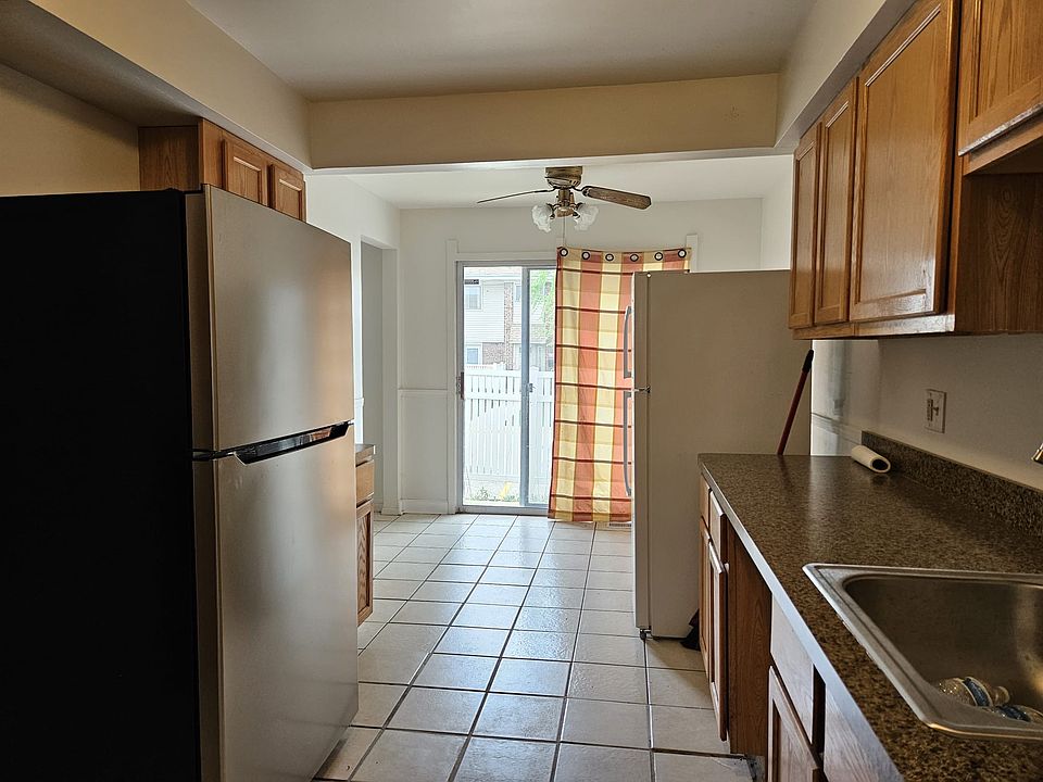 1st image of 863 White Oak Ln