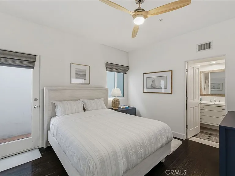 720 Manhattan Beach Blvd — Photo 37