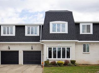 112 Harrogate Sq, Amherst, NY 14221