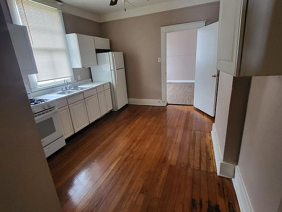 2nd image of 2216 Onzaga St