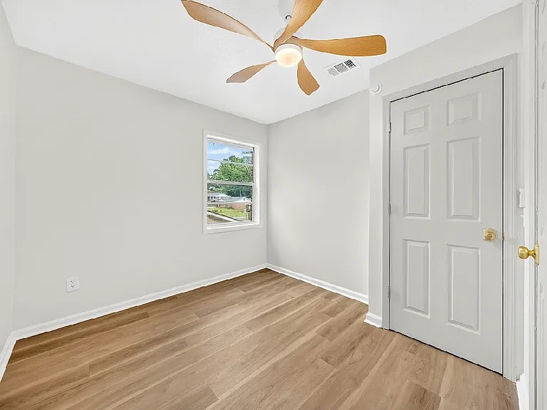 615 Parkwood Dr — Photo 12