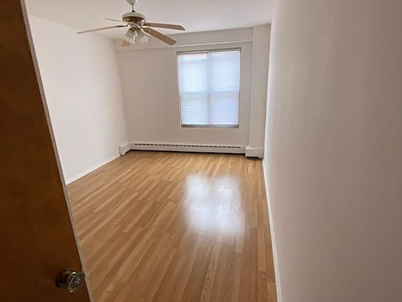 2nd image of 2610 W Berwyn Ave #207