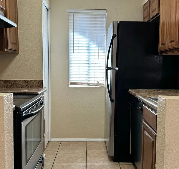 1745 E Glenn St — Photo 3