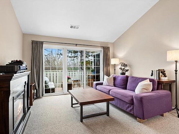 4th image of 1675 Grosvenor Cir Unit C