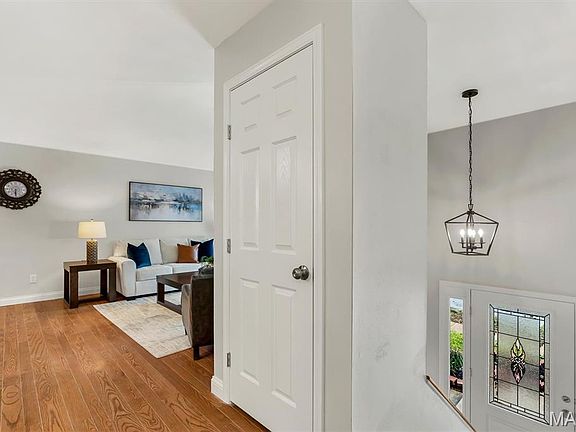 2nd image of 723 Westglen Village Dr