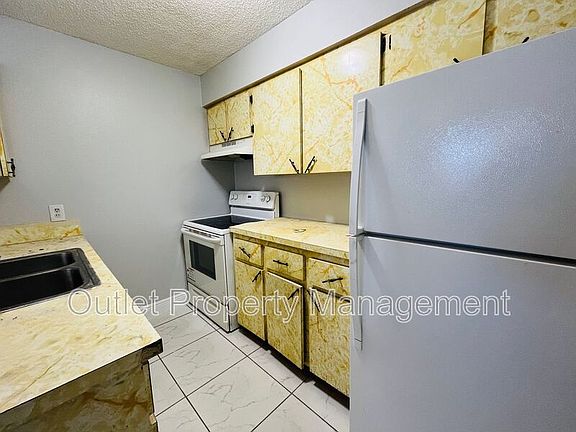 5th image of 325 N 5th St APT 2