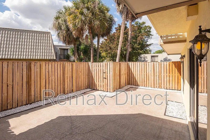 3 bed, 2.0 bath, 1572 sqft, $2,600 — Photo 1