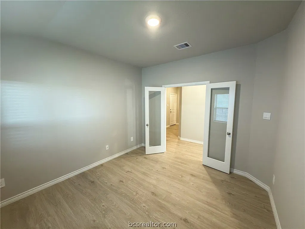 4 bed, 3.0 bath, 1953 sqft, $2,450 — Photo 2