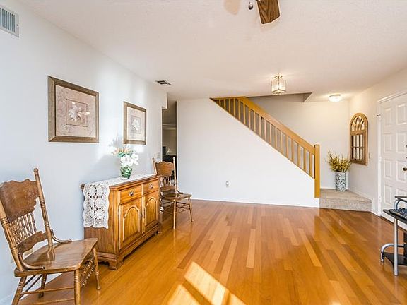 4th image of 32807 Knollwood Ln