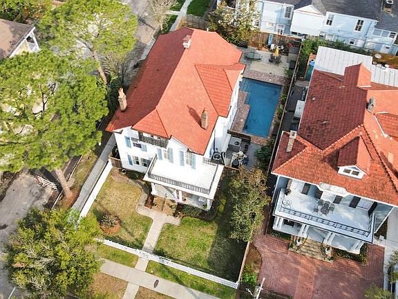 3rd image of 2037 S Carrollton Ave