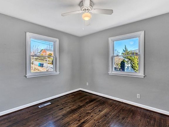 2nd image of 1001 Howbert Ave SW