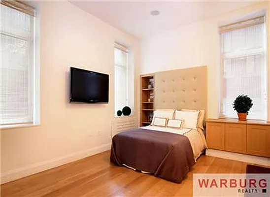 Sold by Warburg | media 5