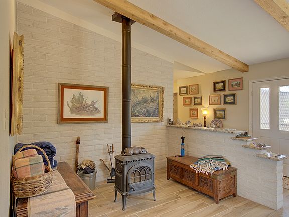 5th image of 111 Juniper St