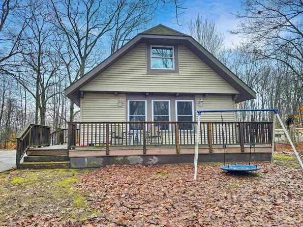 110 Beach Cir, Leroy, MI 49655