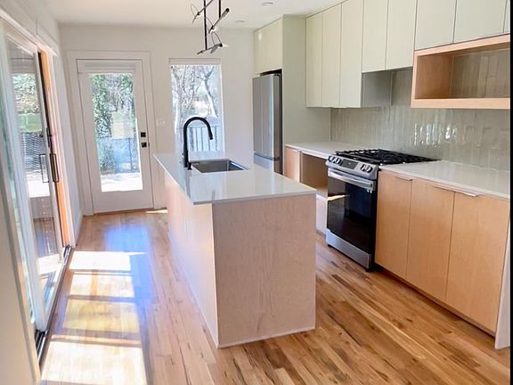3rd image of 1820 Mariposa Dr #1820