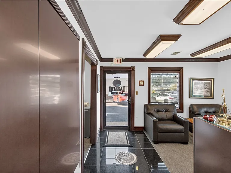 7240 McKnight Rd — Photo 5