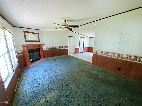 3rd image of 908 Railroad St
