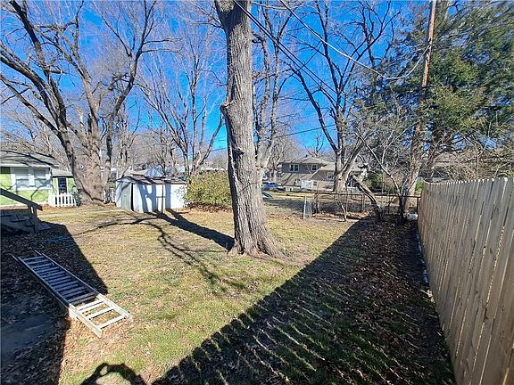 5th image of 8315 Ward Parkway Pl
