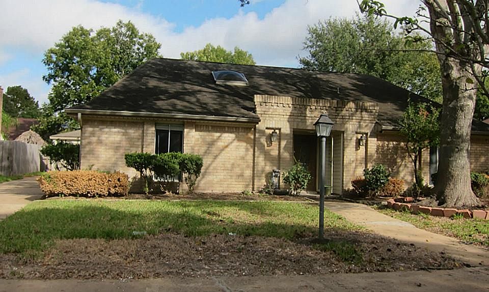 1st image of 15618 Sandy Hill Dr