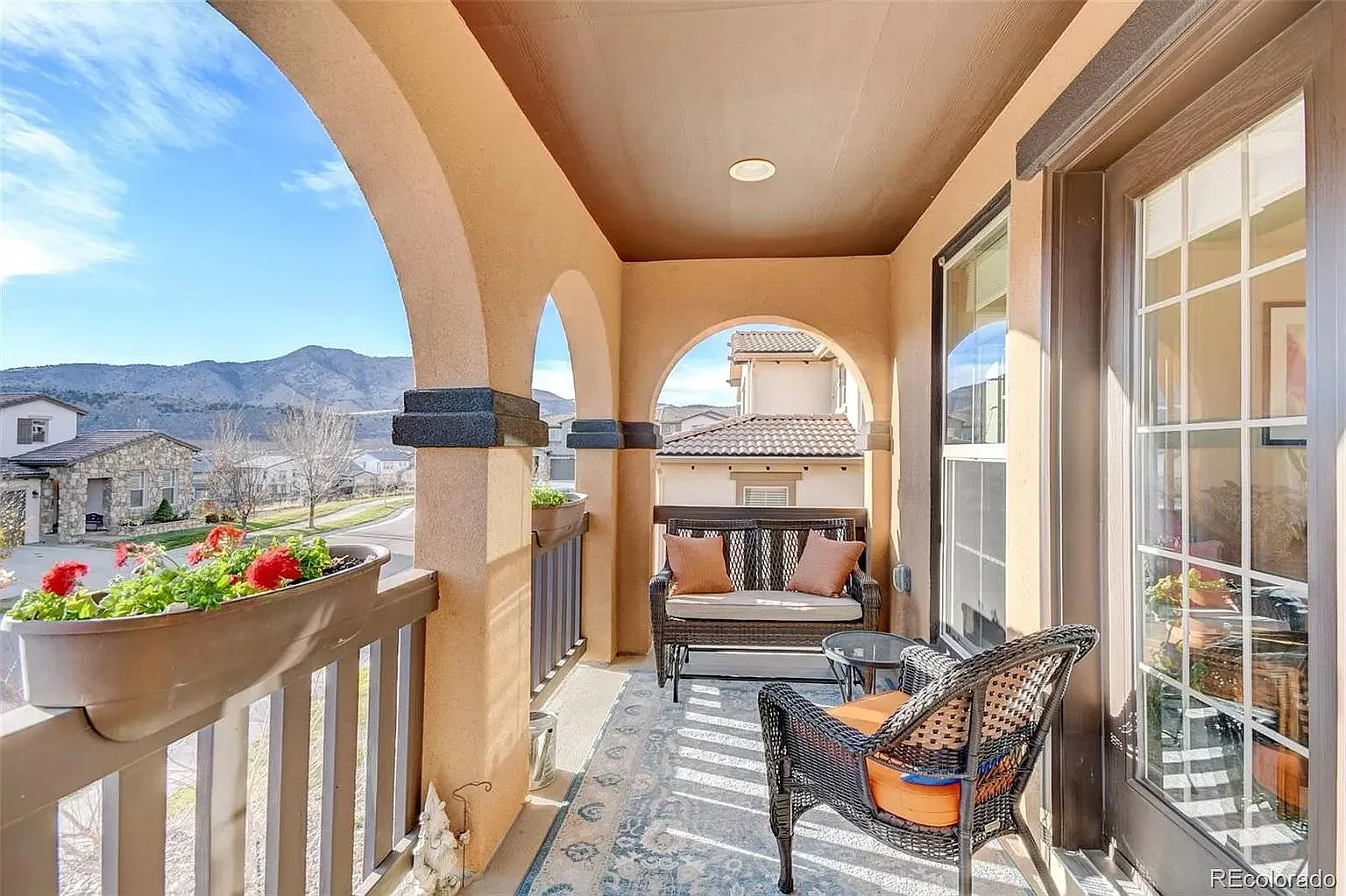 5 bed, 4071 sqft, $5,400 — Photo 3