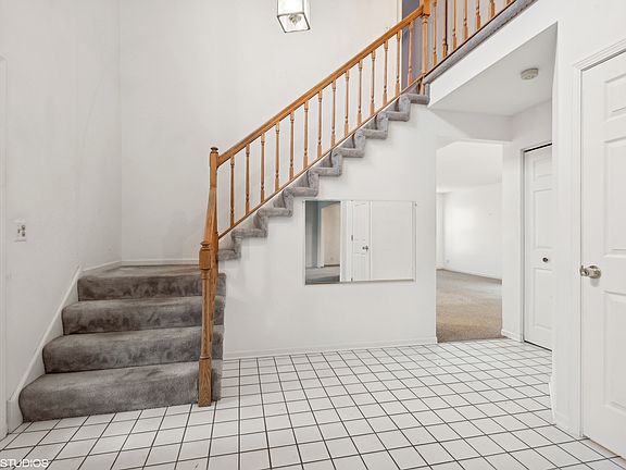 3rd image of 331 Orchard Ln