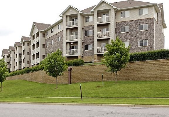 3rd image of 1321 Lake Dr W APT 103