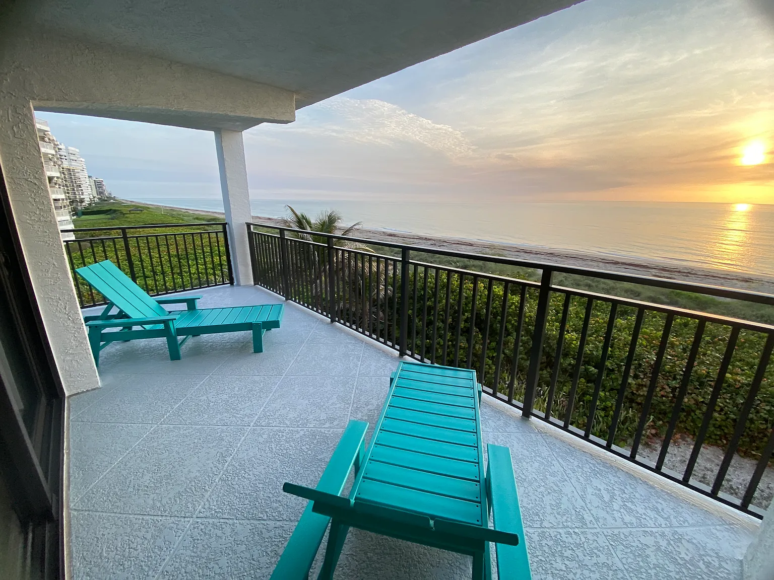 1010002 S Ocean Dr — Photo 2