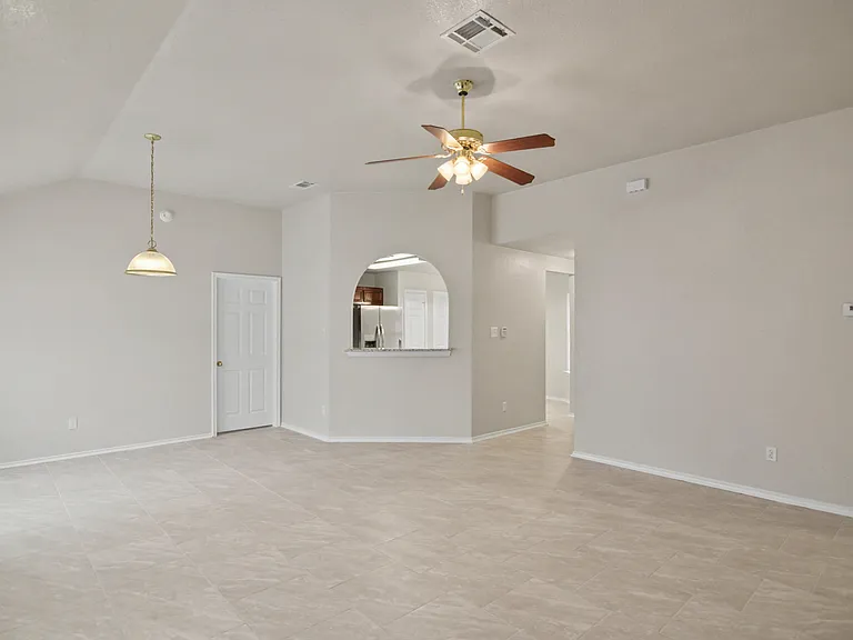 2905 Lindsey Dr — Photo 7