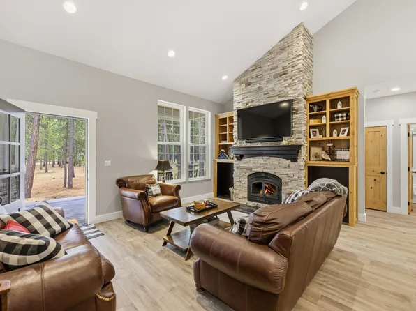 51795 Pine Loop Dr, La Pine, OR 97739