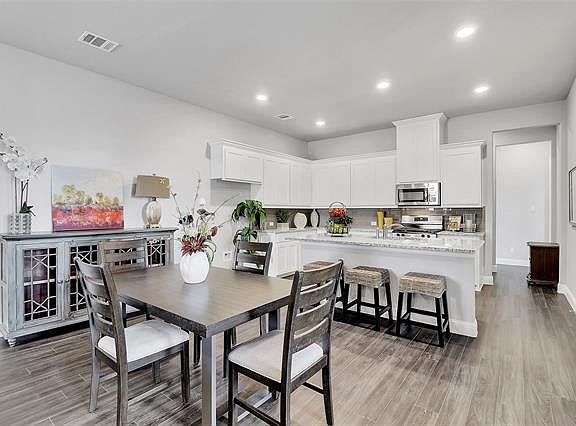 3rd image of 6516 Iron Horse Blvd