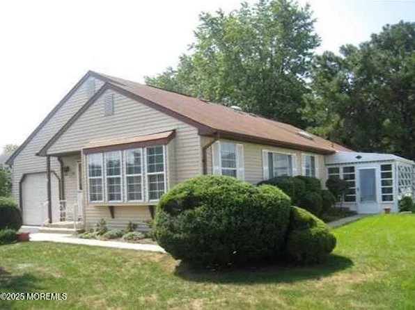 10 Ashley Drive, Whiting, NJ 08759