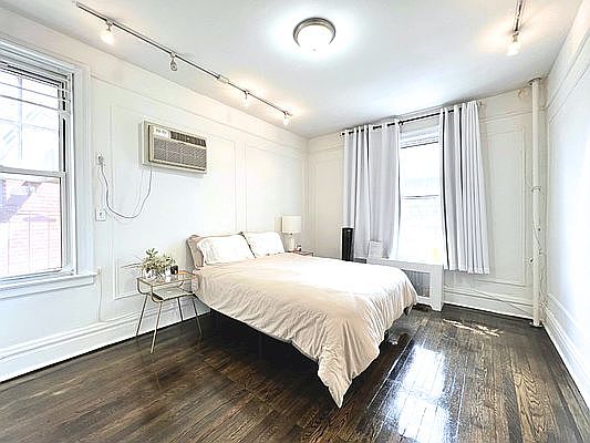 4th image of 12 Perry St APT 5C