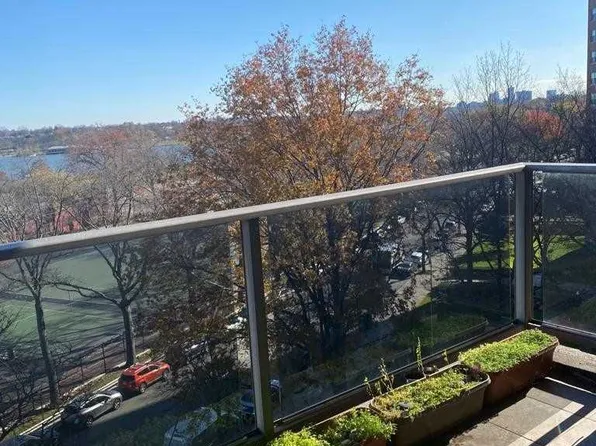 61-20 Grand Central Parkway image 14 of 18