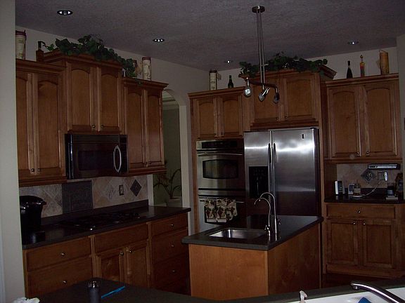 Kitchen w/maple cabinets & corian counters