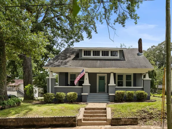 301 River Bluff Dr, Sheffield, AL 35660