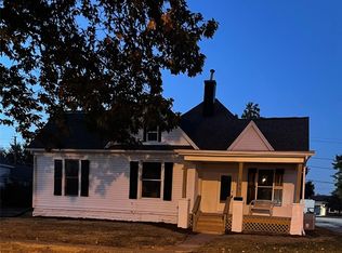 409 W 4th St, Vinton, IA 52349