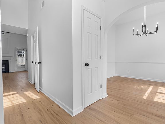 4th image of 245 Loskin Ln