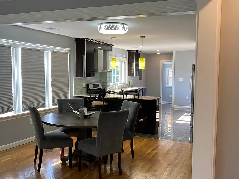 16 Aberdeen Ave #16 — Photo 36