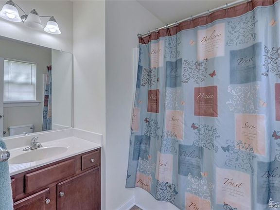 4th image of 75 Shaunah Ln