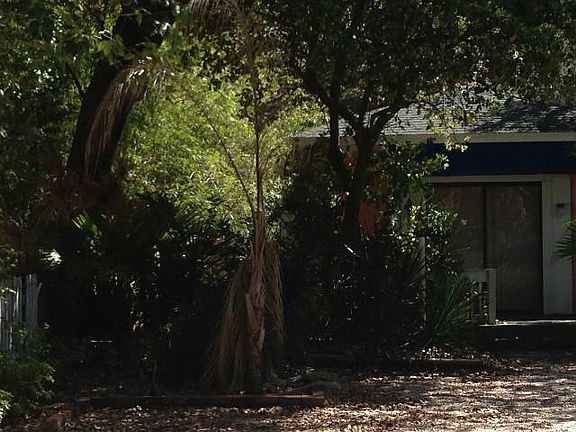 3rd image of 206 Stanley Ave