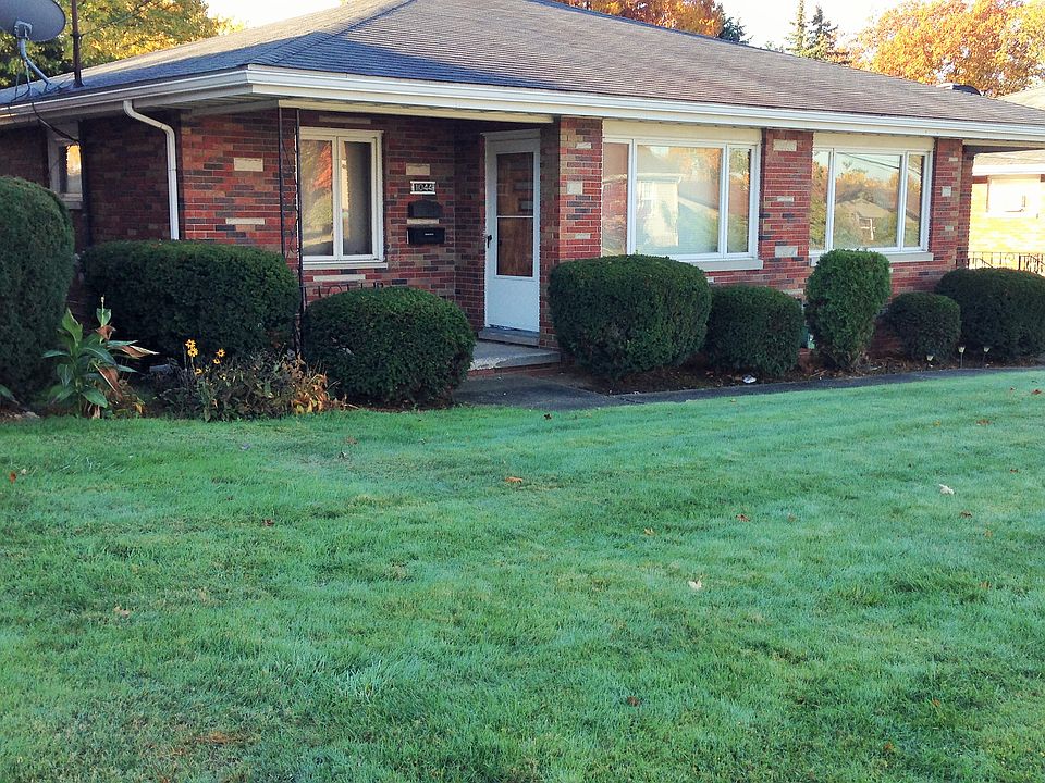 2nd image of 1036-1050 Saxon Ave