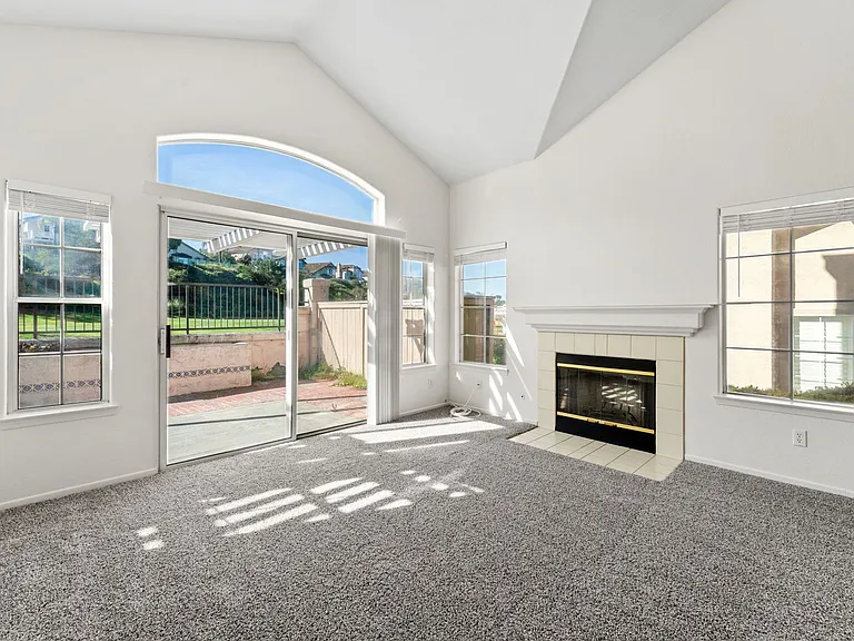 2394A Greenbriar Dr — Photo 5