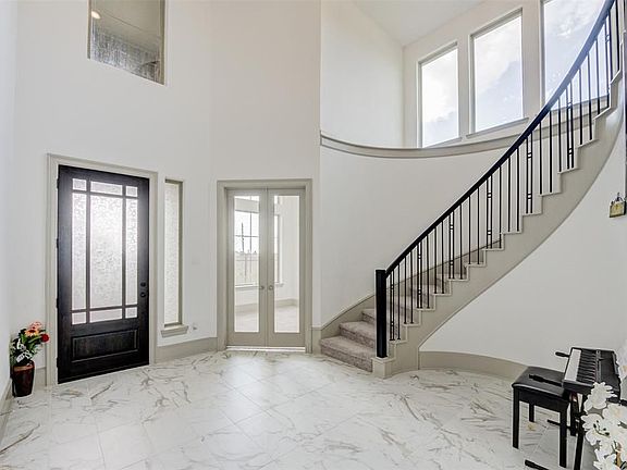 3rd image of 8726 Marina Alto Ln