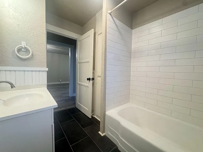 510 W 6th St — Photo 12